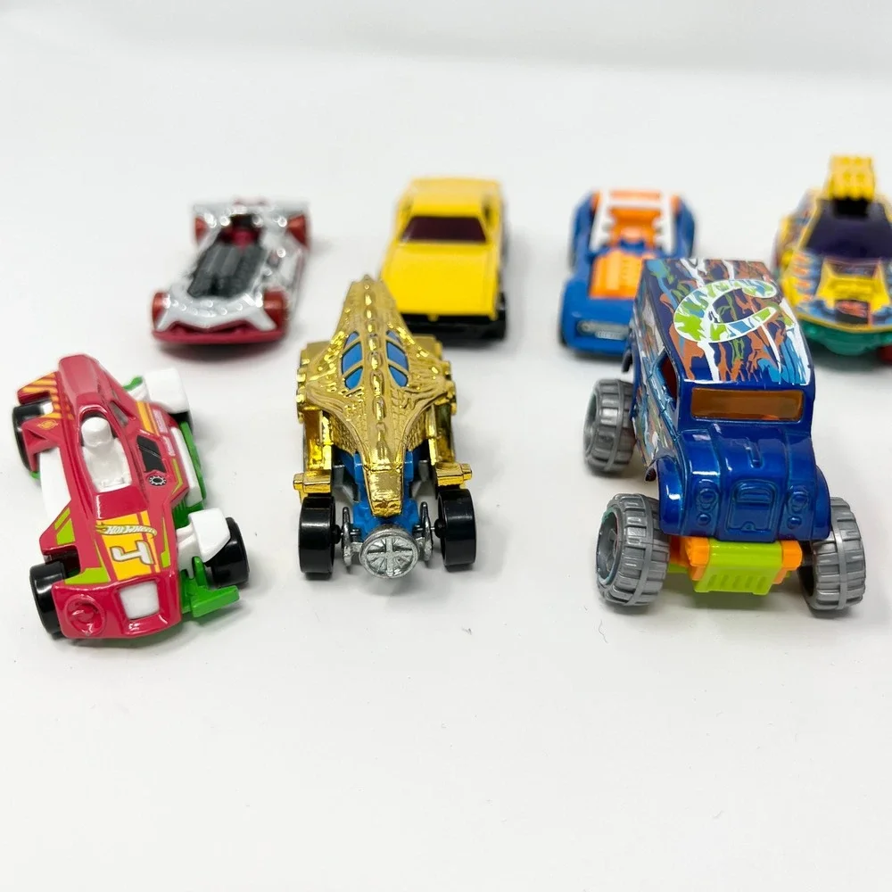 Hot‎ Wheels Mixed Diecast Toy Car Lot 18pc Race Cars Trucks Fantasy Vehicles